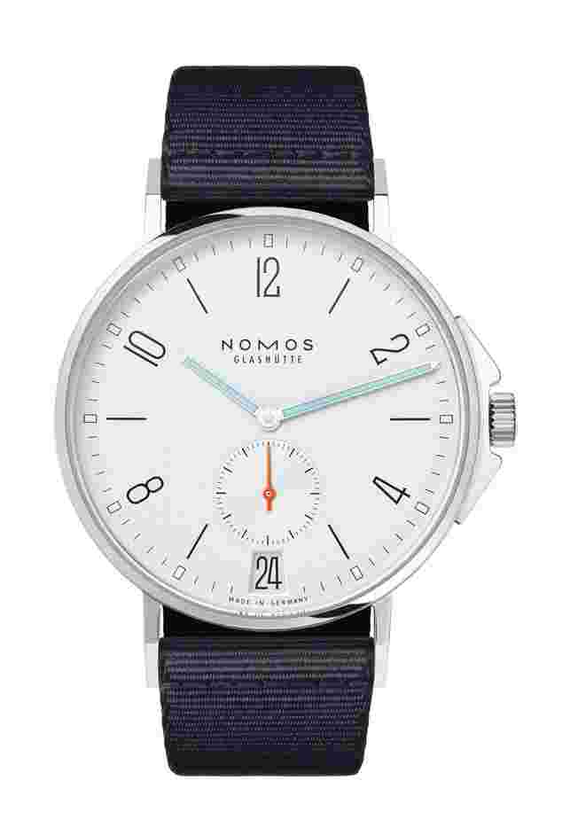 Nomos Glashütte
  
          Ahoi Date