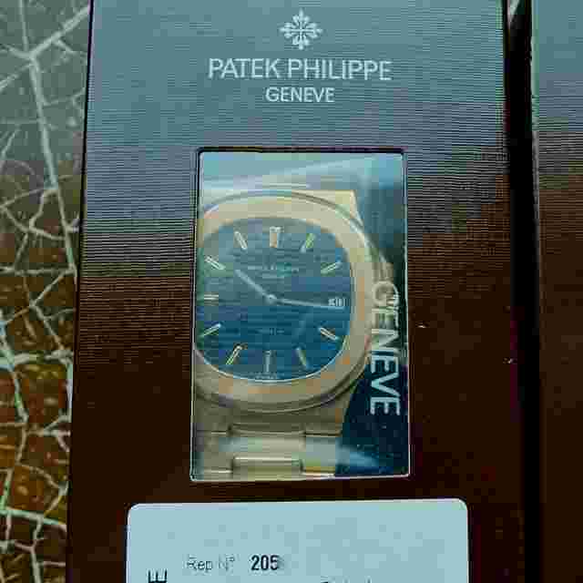 Patek Philippe Nautilus
                           
                                 3700/1 Nautilus GÜBELIN 18k Gelbgold Erstbesitz Full Set double GENEVE Sealed