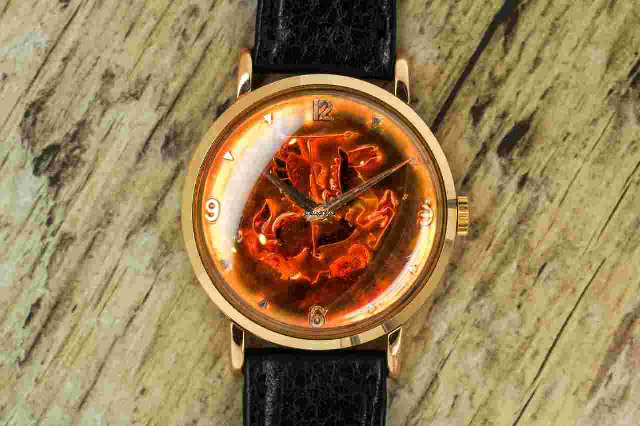 Universal Genève
Vintage Universal Geneve “Cloissone” Watch