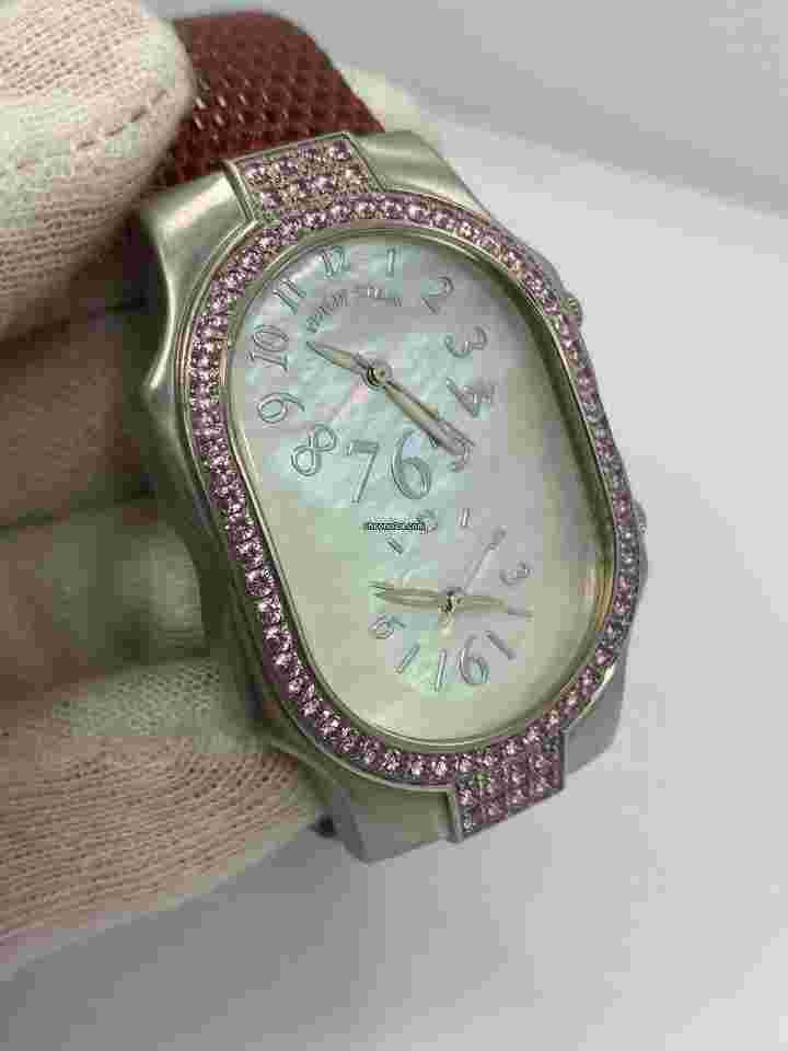 Philip Stein
                           
                                 Signature Mother of Pearl Diamond Teslar Watch
