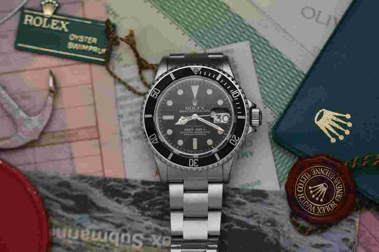 Rolex Submariner Date
                           
                                 Red unpolished original purchase receipt 1680 complete set