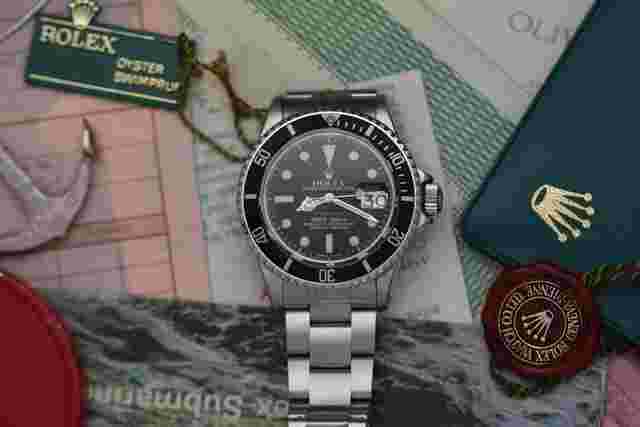 Rolex Submariner Date
                           
                                 Red unpolished original purchase receipt 1680 complete set