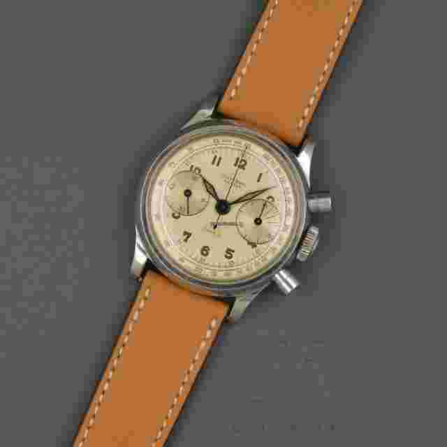 Universal Genève
                           
                                 2223 Compur Chronograph waterproof vintage