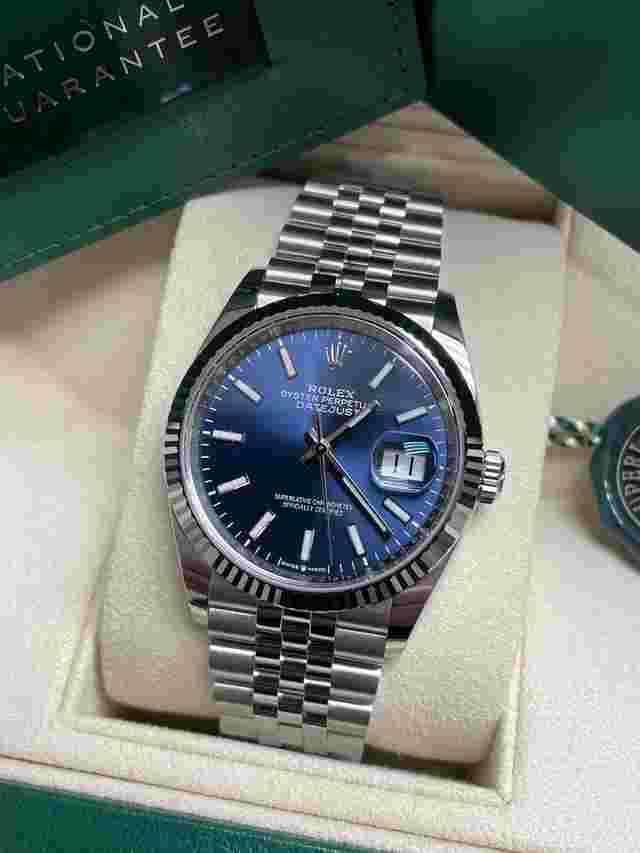 Rolex Datejust 36
                           
                                 36mm Blue Dial Fluted Bezel Jubilee 126234