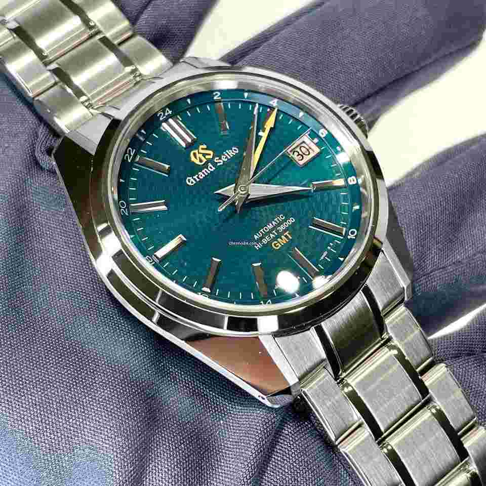 Seiko GS
Grand Seiko Hi-Beat Limited Edition Peacock GMT SBGJ227