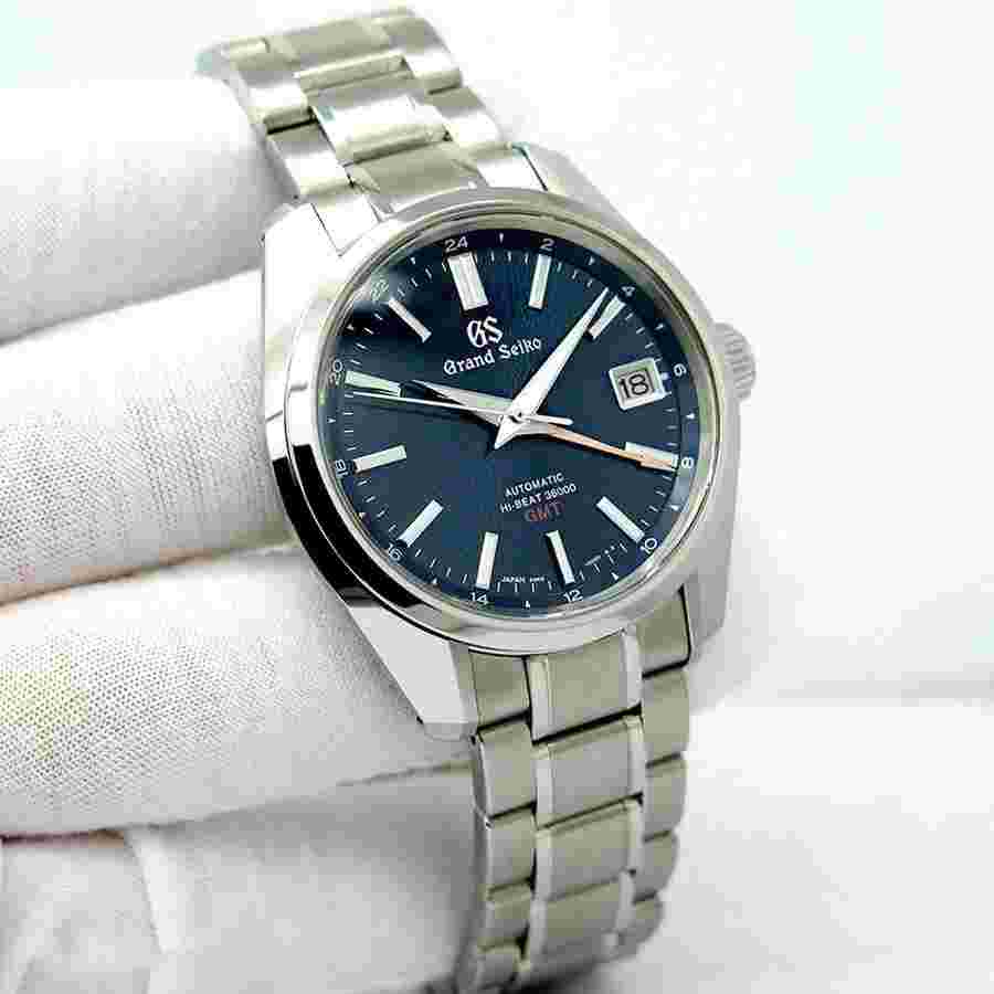 Grand Seiko
High-Beat Automatic GMT Mount Iwate Boutique Exclusive Limited Edition