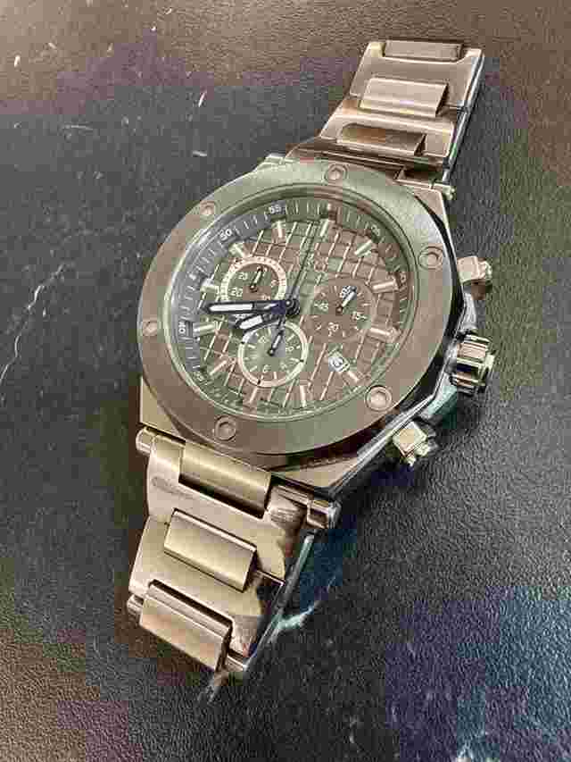 Guess Coleccion Solo para personas que buscan piezas especiales