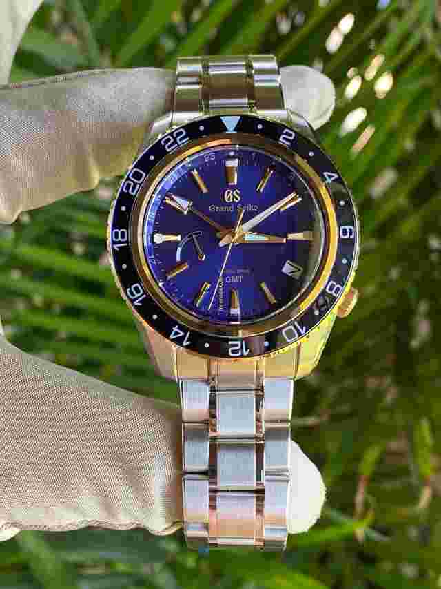 Grand Seiko Sport Collection
                           
                                 Spring Drive GMT Grand Seiko SBGE248
