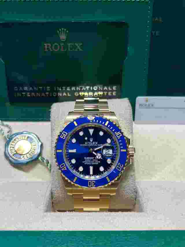 Rolex Submariner Date
                           
                                 126618LB Submariner Date 41mm Yellow Gold Blue Dial Oyster