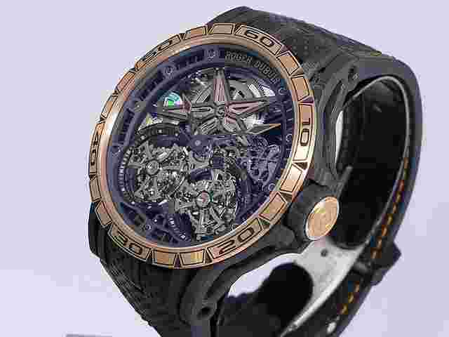 Roger Dubuis Excalibur
                           
                                 Spider RD105SQ (RDDBEX0674) Double Tourbillon Carbon/18k Rose Gold Bezel 28pc