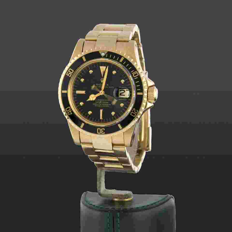 Rolex Submariner Date
                           
                                 1970 Submariner 1680 gold