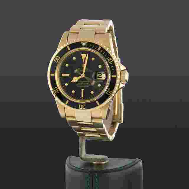 Rolex Submariner Date
                           
                                 1970 Submariner 1680 gold
