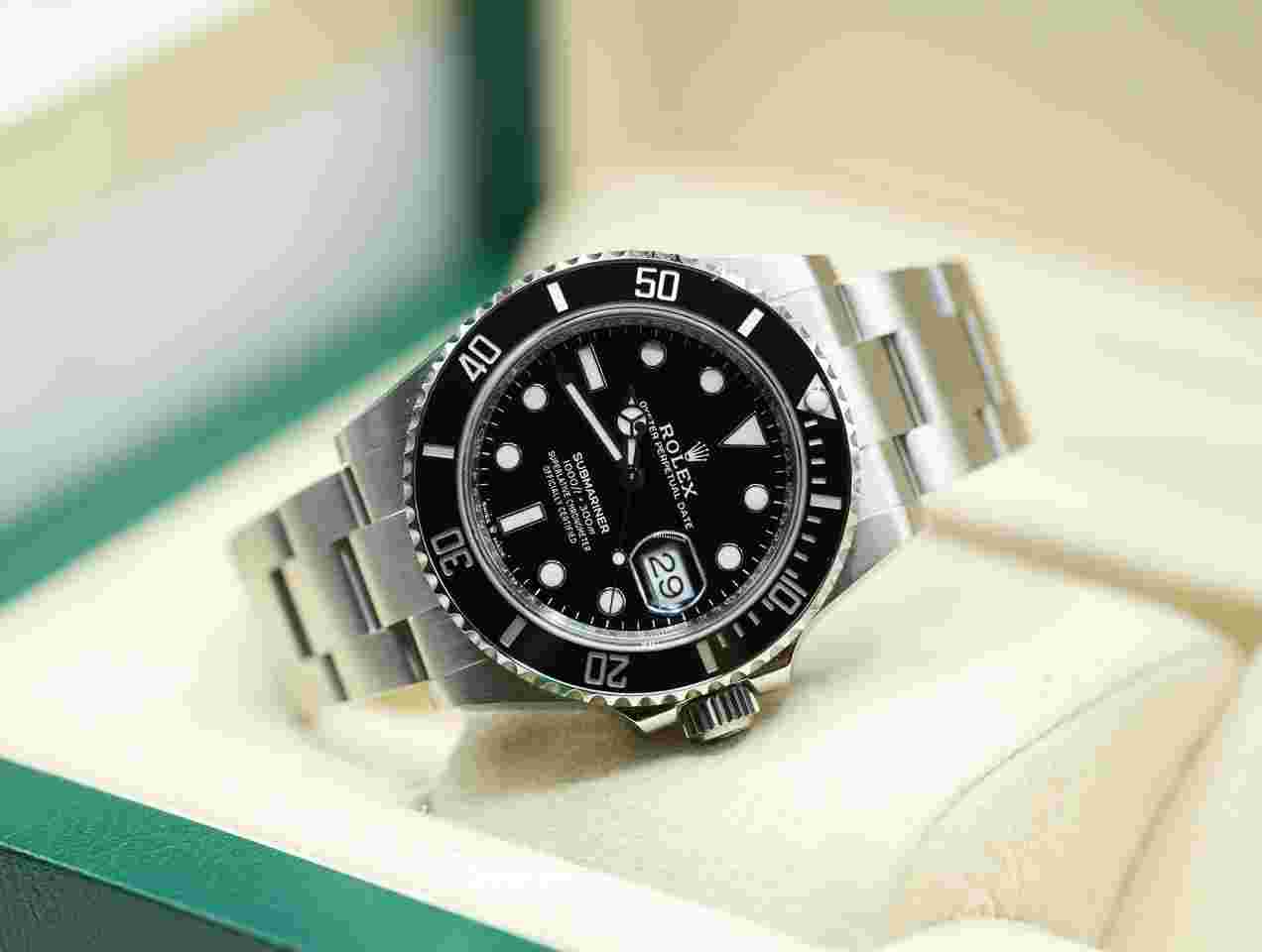 Rolex Submariner Date
                           
                                 2024 Submariner Date 41mm Unworn Box And Papers 126610LN