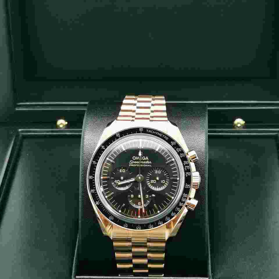 Omega Speedmaster Professional Moonwatch
basel one Speedmaster Moonwatch Co-Axial Chronometer rose gold 5 international warranty