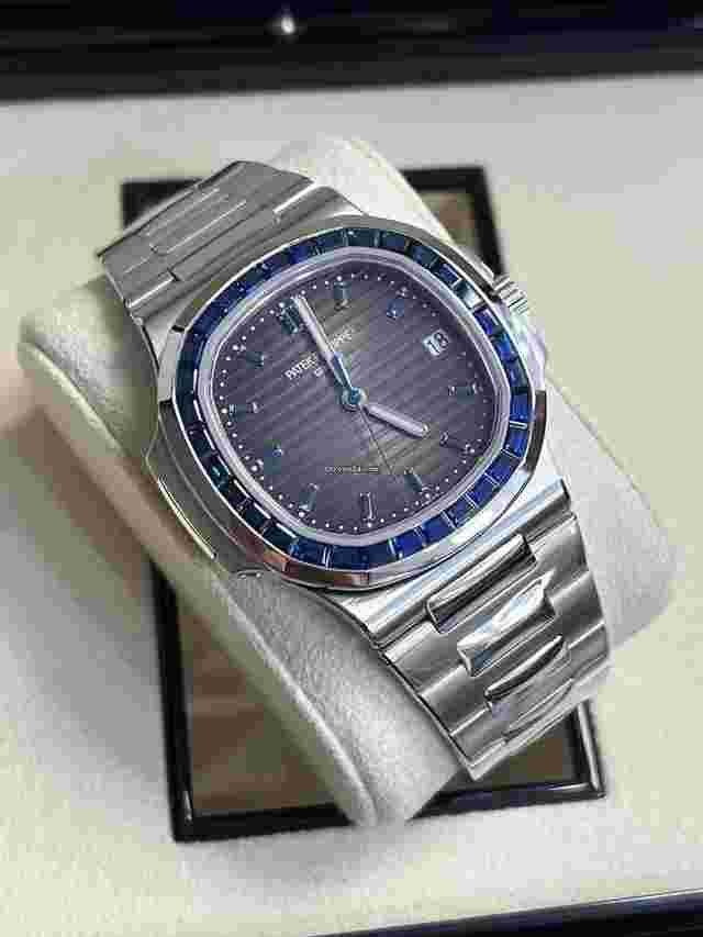 Patek Philippe Nautilus
                           
                                 5711/111P-001 Platinum Nautilus Blue Sapphire Bezel Unworn 2021 In Stock