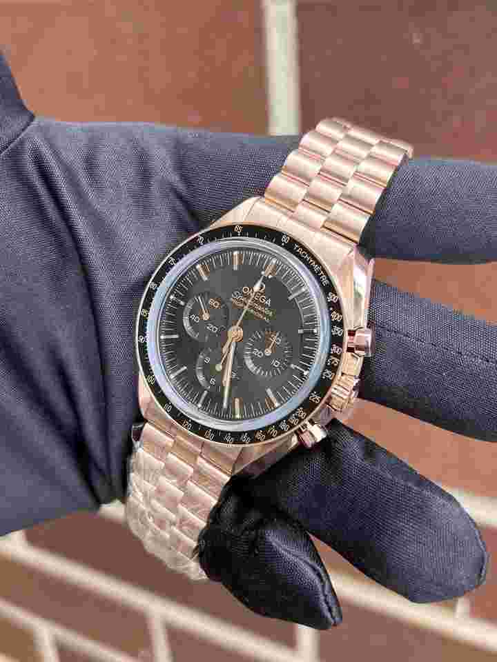 Omega Speedmaster Professional Moonwatch
Rose Gold 310.60.42.50.01.001