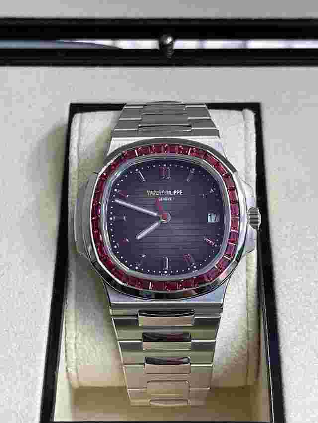 Patek Philippe Nautilus
                           
                                 5711/112P-010 Platinum Nautilus with Ruby Diamonds Unworn