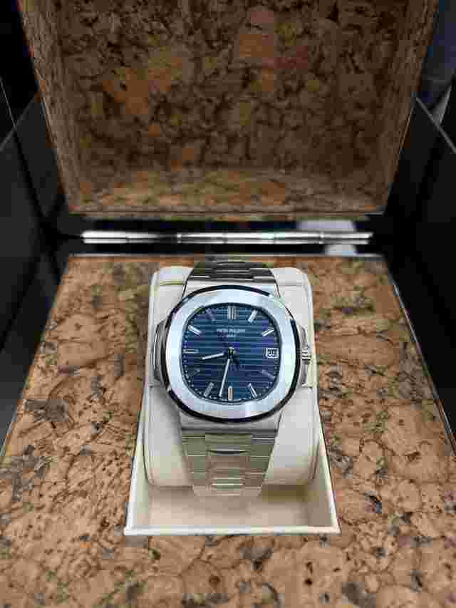 Patek Philippe Nautilus
                           
                                 5711/1P 40th Anniversary Platinum Baguette Blue Dial
