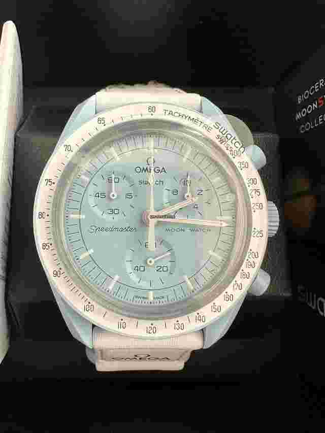 Swatch Moonswatch
                           
                                 "Mission To Uranus" Swatch x Omega Blue 42 S033L100…