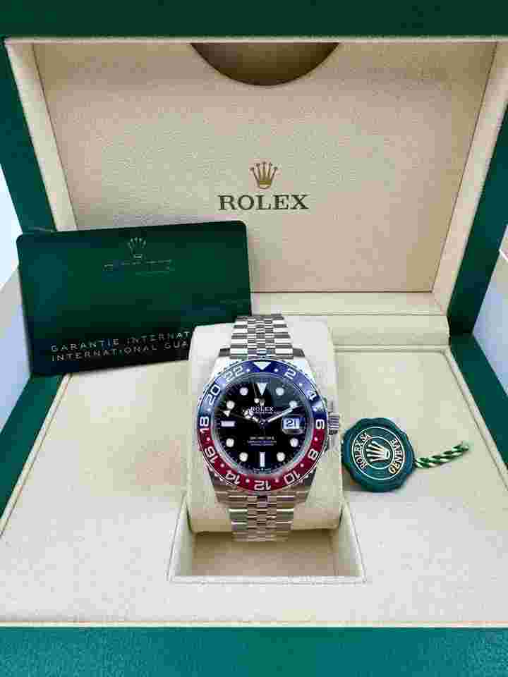 Rolex GMT-Master II
126710BLRO Pepsi Jubilee Bracelet Unworn 2025