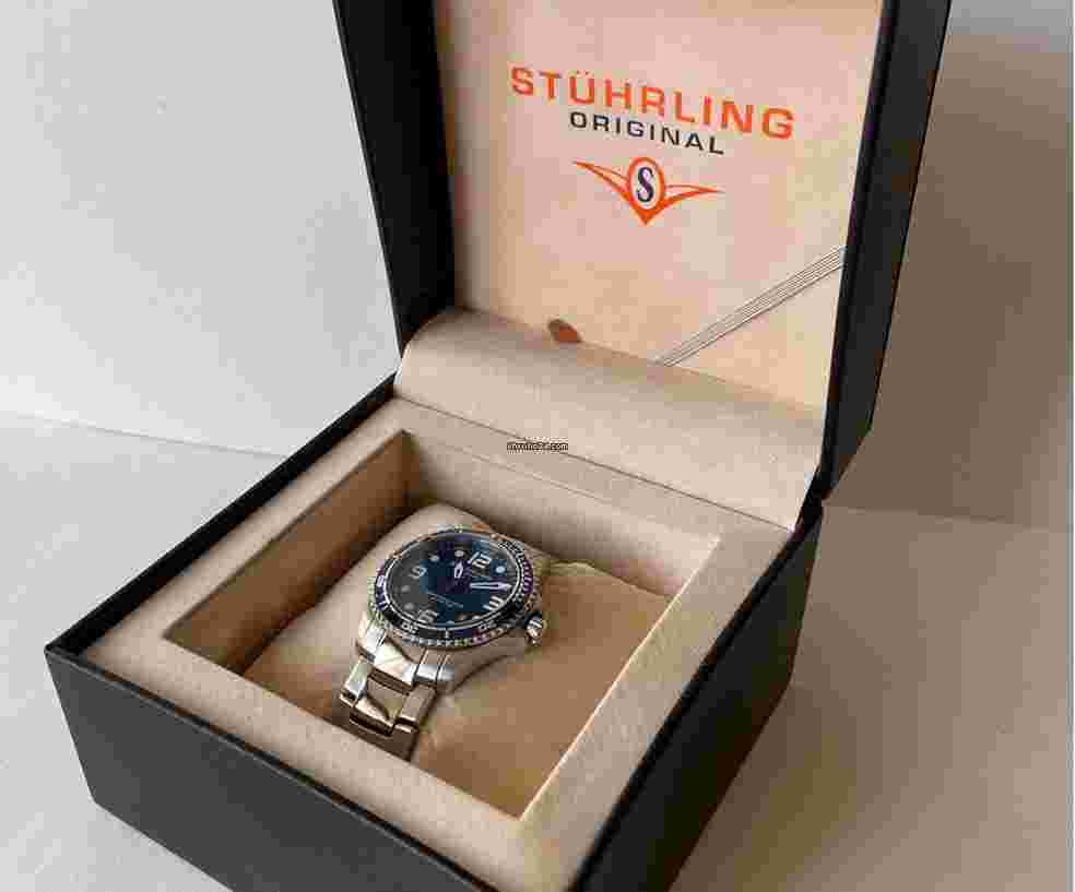 Stuhrling
Professional Diver 200 Meters Calendar Date Krysterna Crystal Box Swiss Made