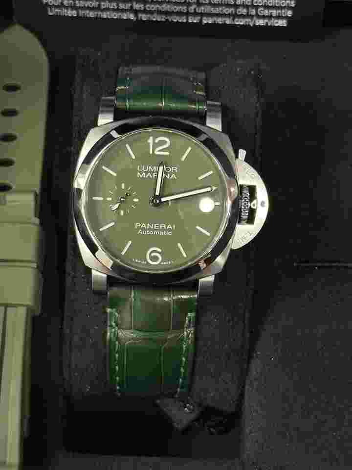 Panerai Luminor Marina
Quaranta Verde Militare 40mm New Pam1304