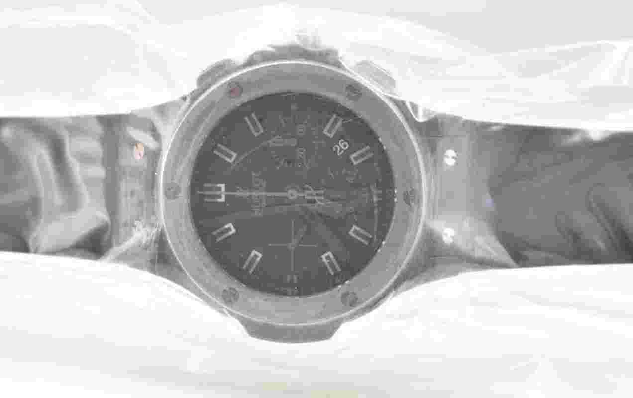 Hublot Big Bang 44 mm
Ice Bang Chronograph with Tungsten Bezel on Black Rubber with Black Dial - Factory Sealed