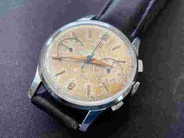 Universal Genève Uni-Compax
                           
                                 Vintage 37mm Steel Uni Compax Chronograph Ref. 32416