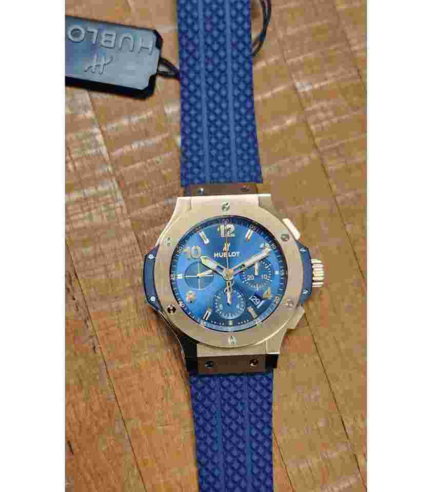 Hublot Big Bang 44 mm
Rose Gold Blue Dial 301.PX.710.RX