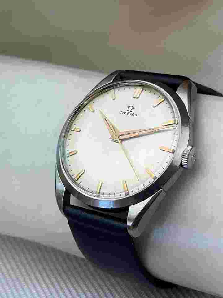 Omega Classic
Stainless Steel Ref.2910-1SC Cal.284 Vintage Jumbo Swiss Made