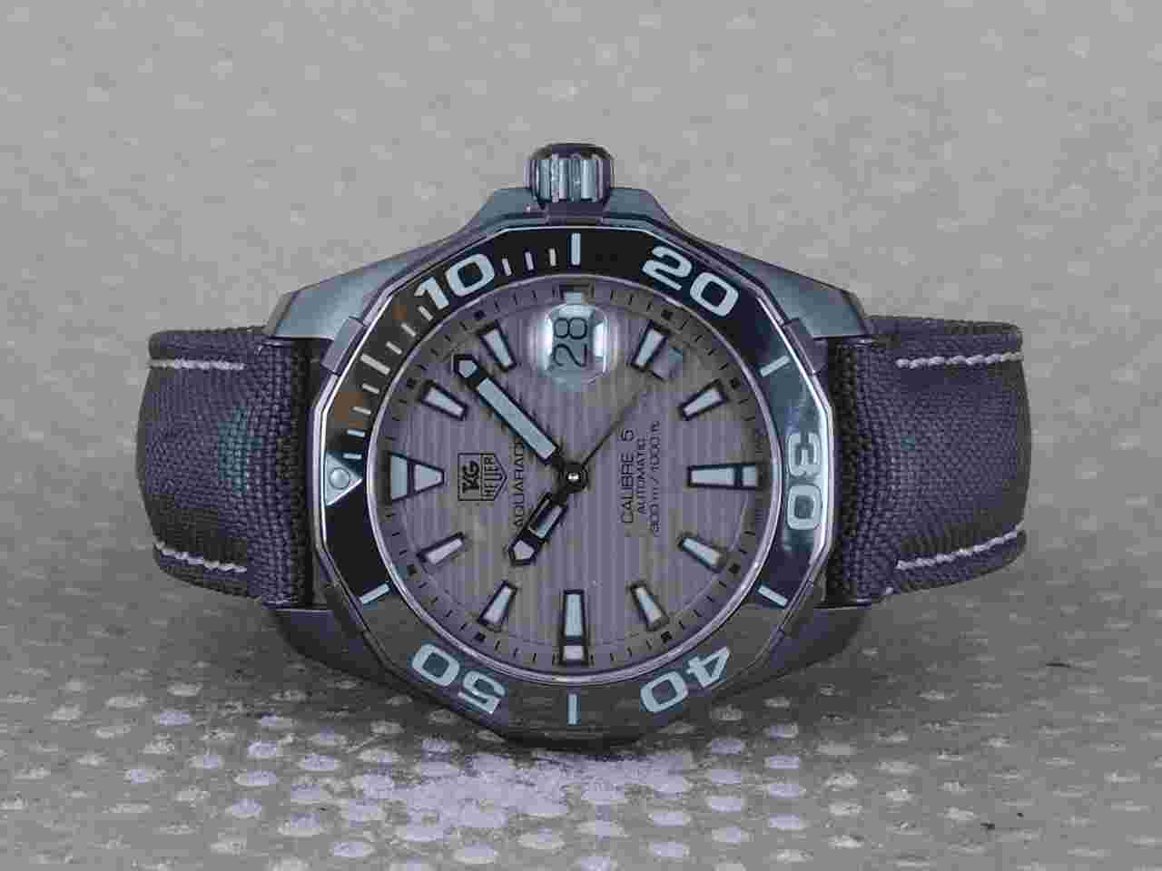 TAG Heuer Aquaracer 300M
                           
                                 Black Phantom Aquaracer WAY218B