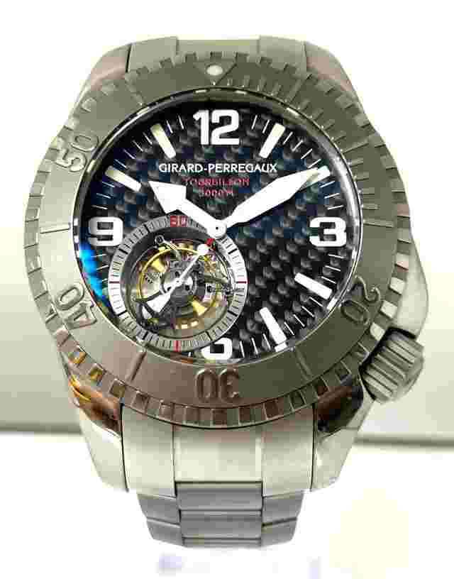 Girard Perregaux Sea Hawk
                           
                                 Racing Sea Hawk Tourbillon Pro 10000 "Challenger of Record" BMW-Oracle