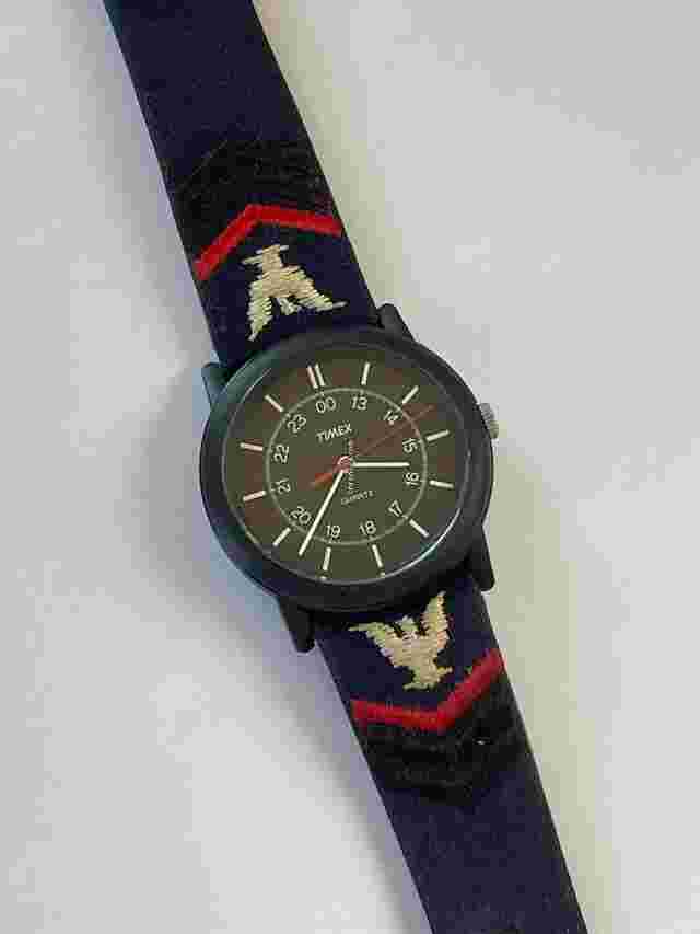 Timex
                           
                                 24 Hrs. Made for U.S Navy Petty Officer 3 Class Rank Extendable to 1 Class Vintage