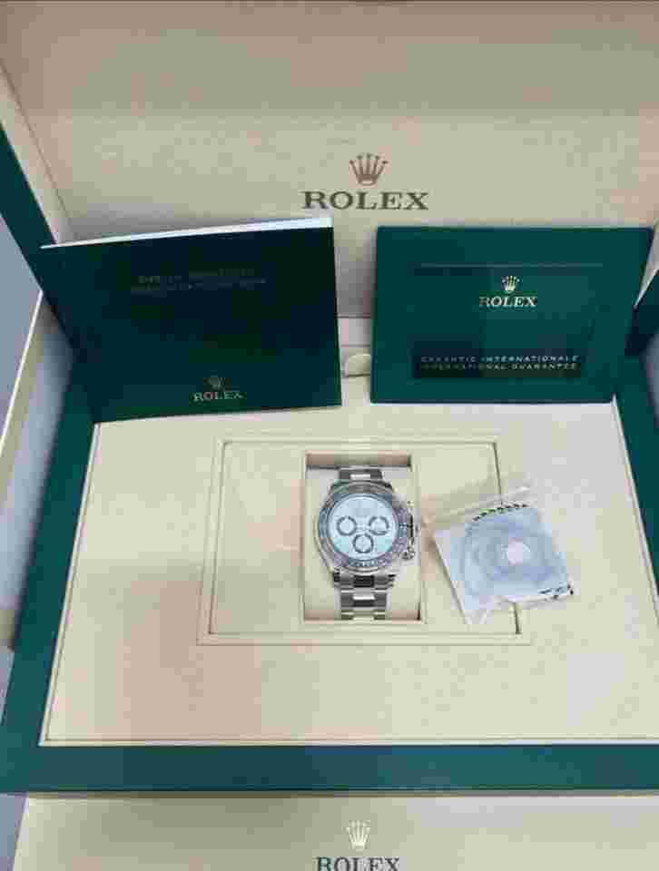 Rolex Daytona
116506 Platinum Oyster Bracelet Ice Blue dial NEW 2023
