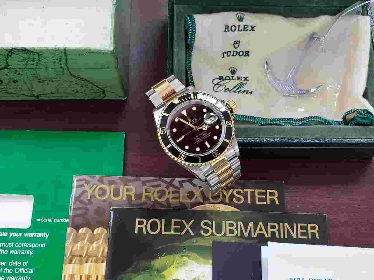 Rolex Submariner Date
1st Hand Vintage Mint Submariner Date 300M 18k Gold SS Black FULL SET Tags Green Sticker