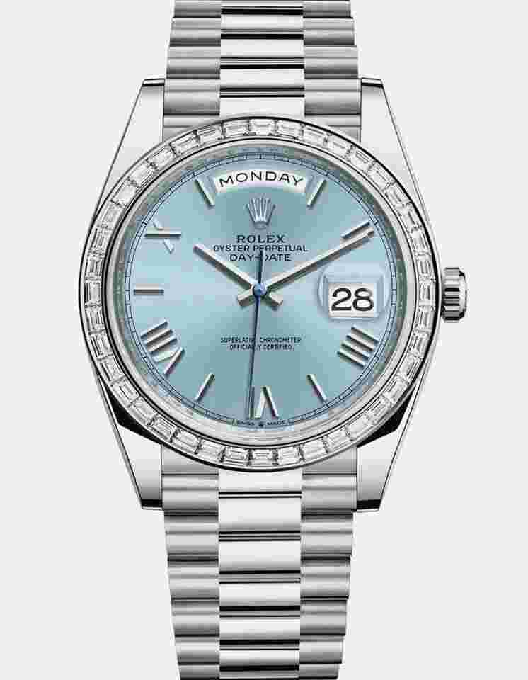 Rolex Day-Date 40
2023 Unworn Ice Blue Roman Dial Rectangular Diamond Bezel Day-Date 40