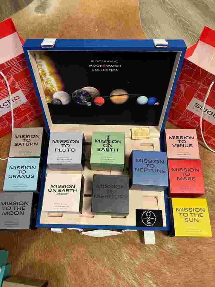 Swatch Moonswatch
SO33M100 Moonswatch Collection mit original Verkaufskoffer NEU