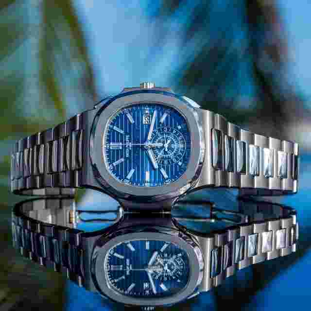 Patek Philippe Nautilus
                           
                                 2017 Nautilus 5976/1G Chronograph Blue Dial