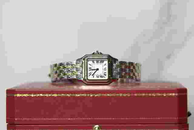 Cartier Panthère
                           
                                 2025 UNWORN UNDER RETAIL Panthere de Cartier W2PN0007 MEDIUM