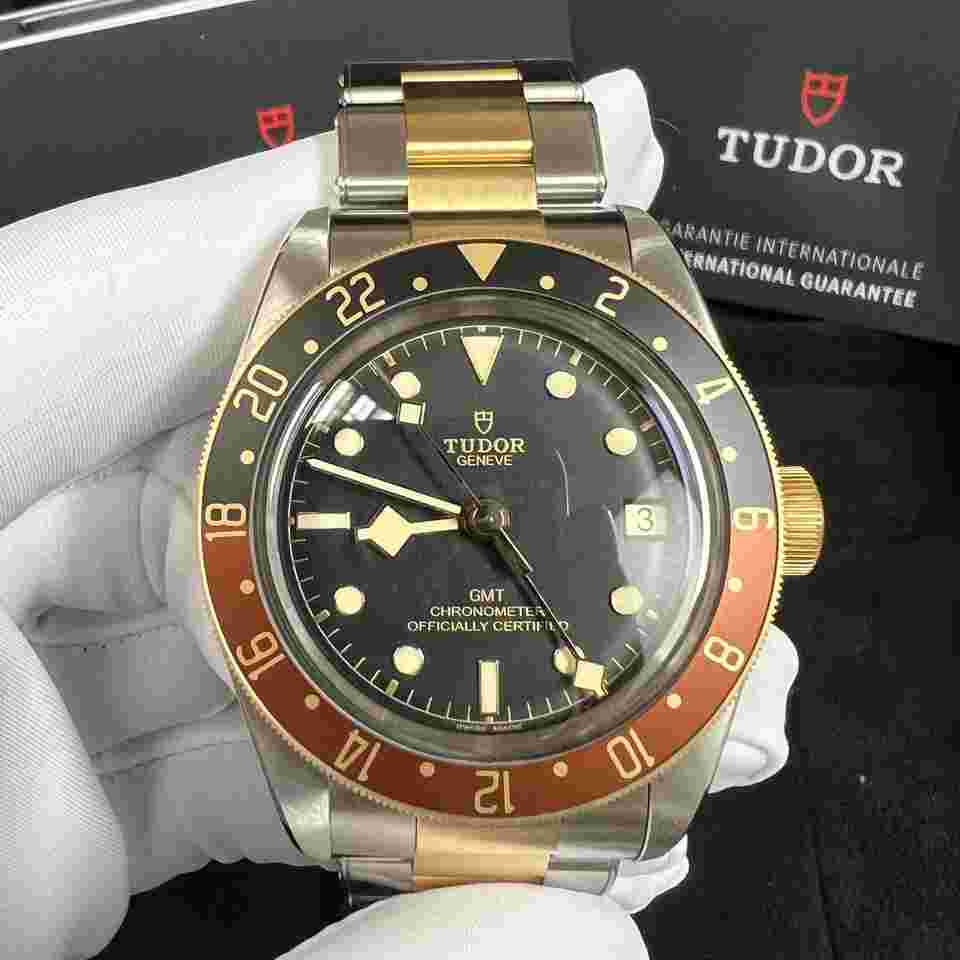 Tudor Black Bay GMT
(2025 New) Black Bay GMT S&G Steel Yellow Gold Black Oyster