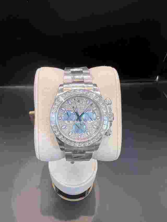 Rolex Daytona
                           
                                 Diamond Pave Dial Baguette Diamond Bezel Full Platinum