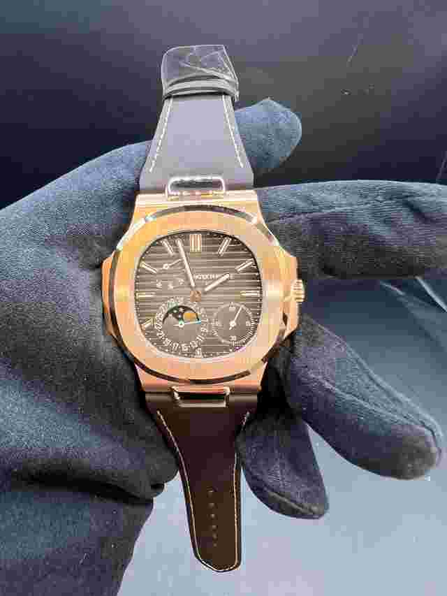 Patek Philippe Nautilus
                           
                                 MoonPhase Rose Gold Leather Bracelet 5712