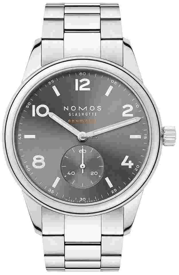NOMOS Club Neomatik
                           
                                 Glashutte Club Sport Neomatik 39mm 764 Smoke