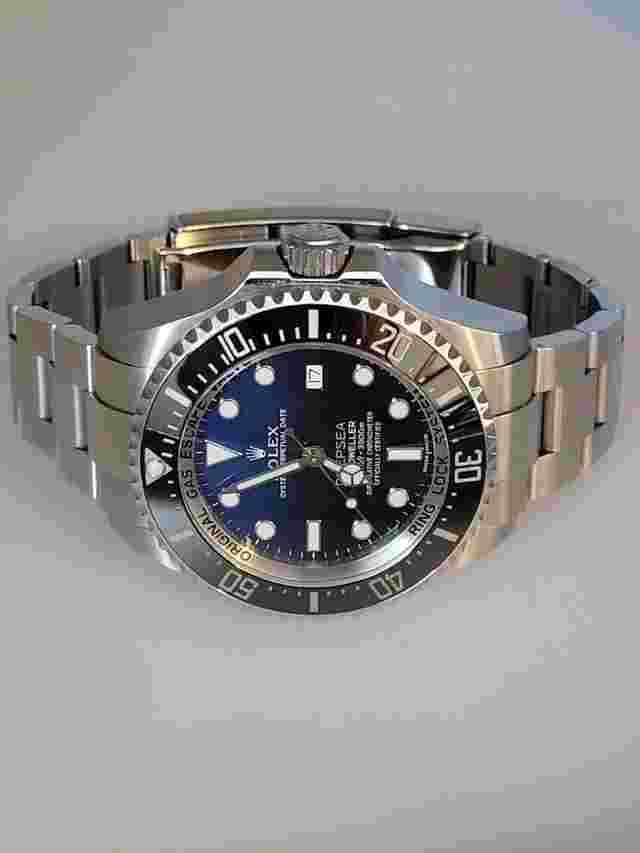 Rolex Sea-Dweller Deepsea
                           
                                 James Cameron 116660 S/s 44mm Pro Divers' Watch