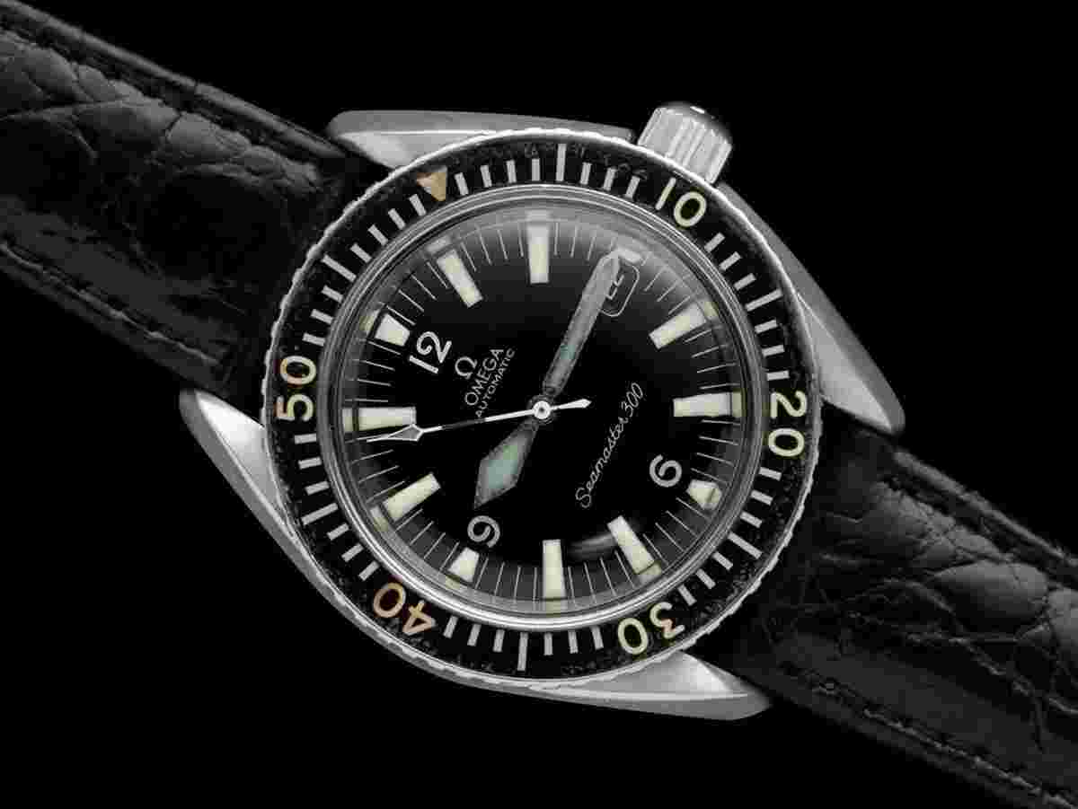 Omega Seamaster 300
1968 Seamaster 300 Vintage Mens Stainless Steel Divers Watch - Ref. 166.024