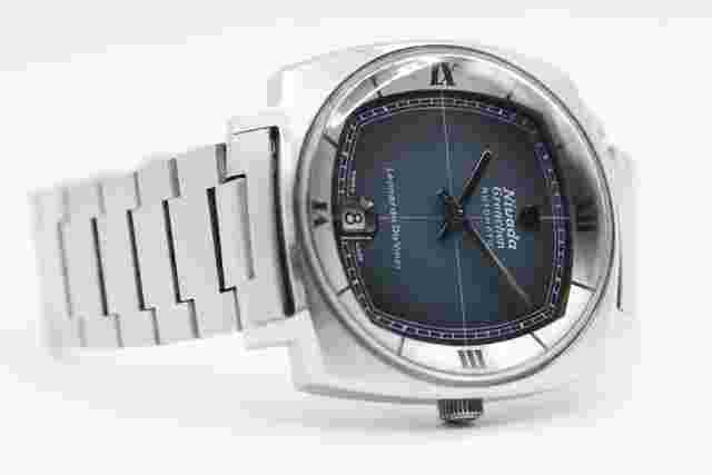 Nivada
                           
                                 Automatic 1970 Steel Very good