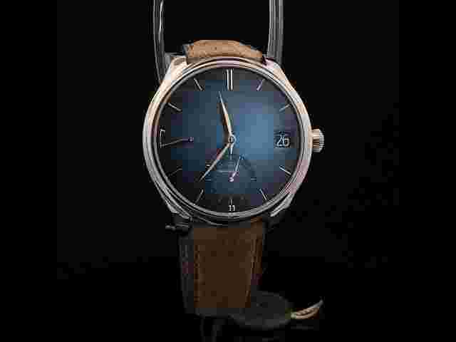 H.Moser & Cie. Endeavour
                           
                                 PERPETUAL CALENDAR 1800-0204 (2025)
