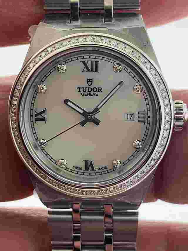 Tudor Royal
                           
                                 M28320-0001