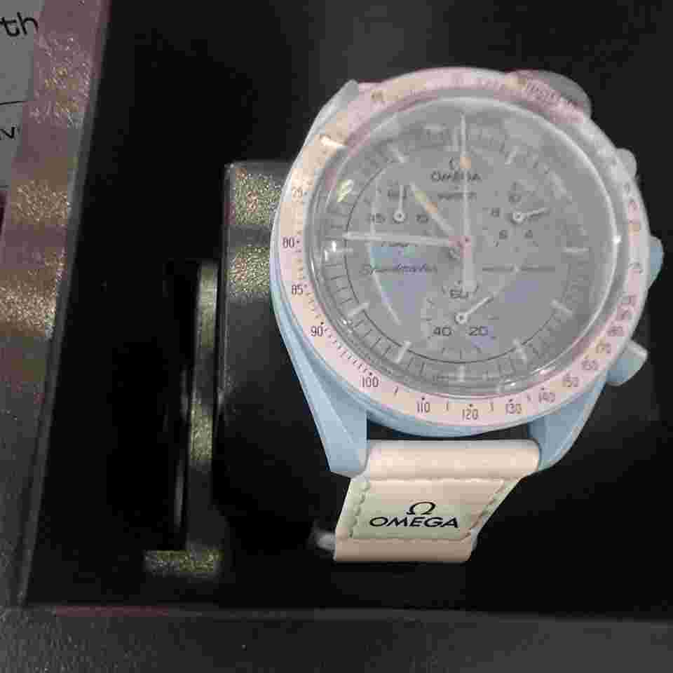 Swatch Moonswatch
Omega x Swatch BioCeramic MoonSwatch "MISSION TO URANUS" (Pastel Blue / White)