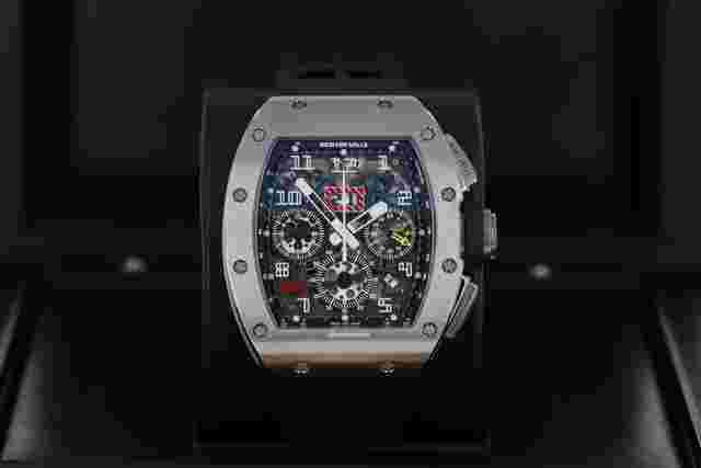 Richard Mille RM 011
                           
                                 Felipe Massa Edition 18kt White Gold Annual Calendar Chronograph Flyback RM-11 RARE